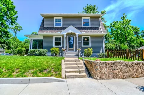 4 Dellwood Ave, Oakwood, OH 45419