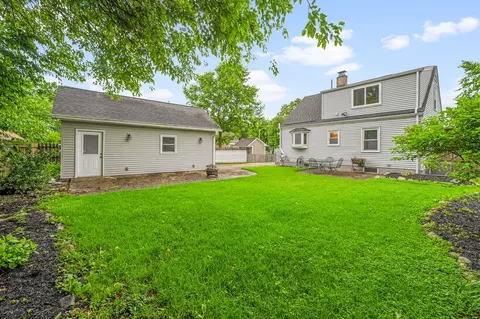 Exterior - 1909 E Bataan Dr, Kettering, OH 45420 photo 6 of 18