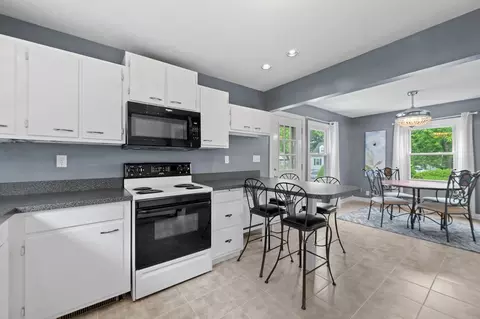 Kitchen - 1909 E Bataan Dr, Kettering, OH 45420 photo 5 of 7