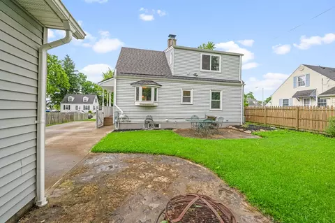 Exterior - 1909 E Bataan Dr, Kettering, OH 45420 photo 9 of 18