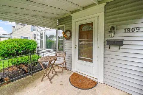 Exterior - 1909 E Bataan Dr, Kettering, OH 45420 photo 3 of 18