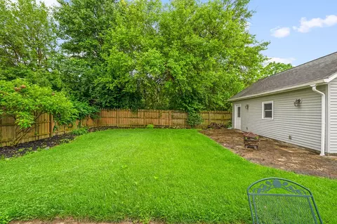 Exterior - 1909 E Bataan Dr, Kettering, OH 45420 photo 13 of 18