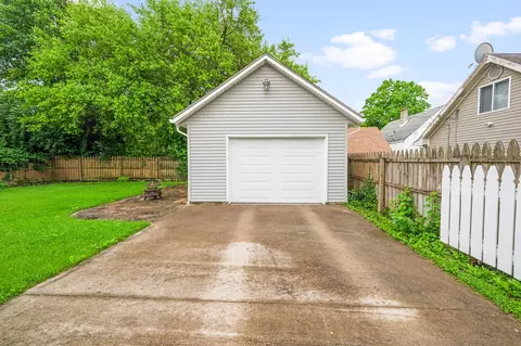 Exterior - 1909 E Bataan Dr, Kettering, OH 45420 photo 5 of 18