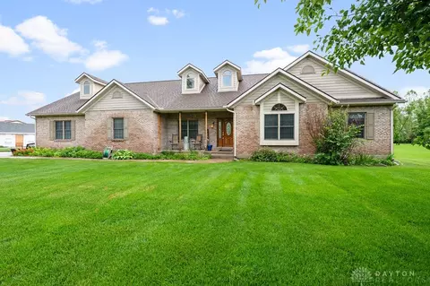 1316 Graceland Dr, Fairborn, OH 45324