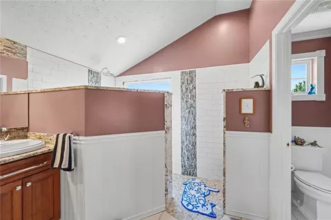 Bath - 65 Bateman Ct, Springboro, OH 45066 photo 3 of 6