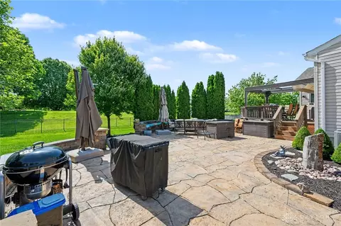 Exterior - 65 Bateman Ct, Springboro, OH 45066 photo 3 of 15