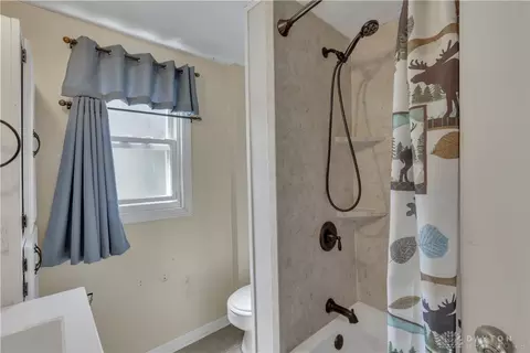 Bath - 2702 Maplewood Ave, Springfield, OH 45505 photo 1 of 3