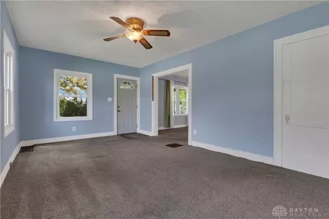 Living - 2702 Maplewood Ave, Springfield, OH 45505 photo 3 of 4
