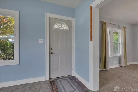 Entry Way - 2702 Maplewood Ave, Springfield, OH 45505 photo 2 of 5