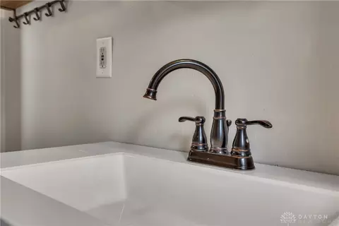 Bath - 2702 Maplewood Ave, Springfield, OH 45505 photo 3 of 3