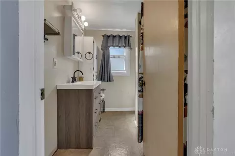 Entry Way - 2702 Maplewood Ave, Springfield, OH 45505 photo 1 of 5
