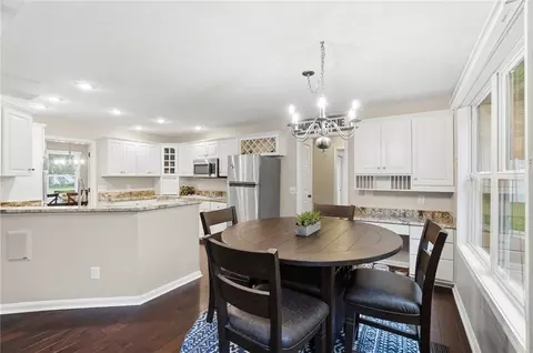 Dining - 6470 Hollowview Trl, Centerville, OH 45459 photo 4 of 4