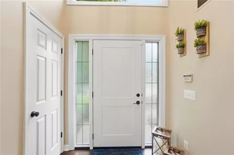 Entry Way - 6470 Hollowview Trl, Centerville, OH 45459 photo 3 of 11