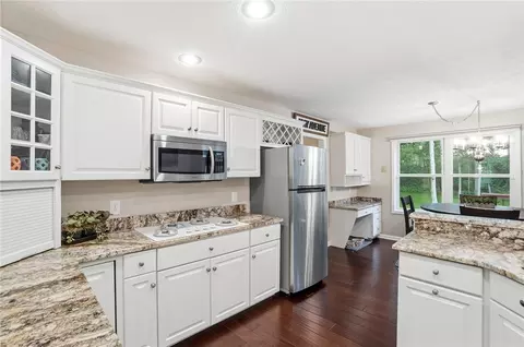 Kitchen - 6470 Hollowview Trl, Centerville, OH 45459 photo 3 of 8
