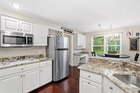 Kitchen - 6470 Hollowview Trl, Centerville, OH 45459 photo 8 of 8