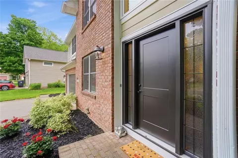 Entry Way - 6470 Hollowview Trl, Centerville, OH 45459 photo 2 of 11