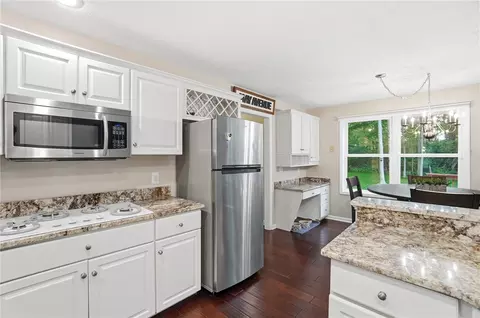 Kitchen - 6470 Hollowview Trl, Centerville, OH 45459 photo 6 of 8