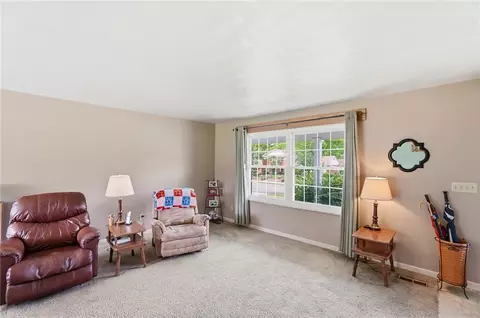 945 Kenbrook Dr, Vandalia, OH 45377