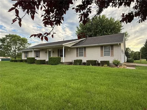 7925 Arlington Rd, Brookville, OH 45309