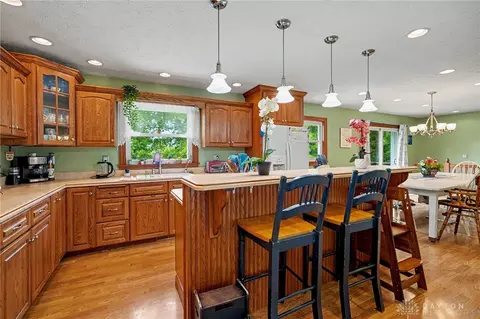 Kitchen - 2105 Cheviot Hills Dr, Springfield, OH 45505 photo 2 of 7