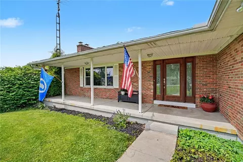 Exterior - 2105 Cheviot Hills Dr, Springfield, OH 45505 photo 3 of 11