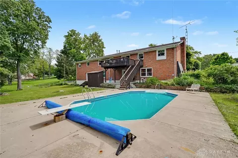 Exterior - 2105 Cheviot Hills Dr, Springfield, OH 45505 photo 8 of 11