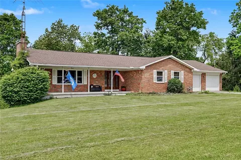 Exterior - 2105 Cheviot Hills Dr, Springfield, OH 45505 photo 2 of 11