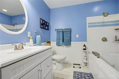 Bath - 2105 Cheviot Hills Dr, Springfield, OH 45505 photo 3 of 7