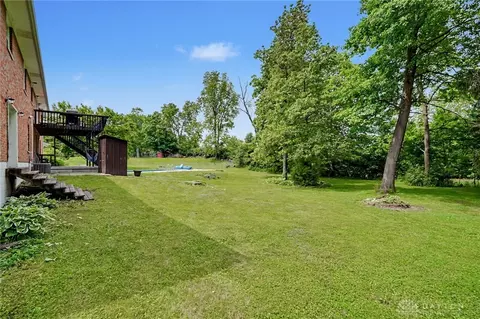 Exterior - 2105 Cheviot Hills Dr, Springfield, OH 45505 photo 6 of 11