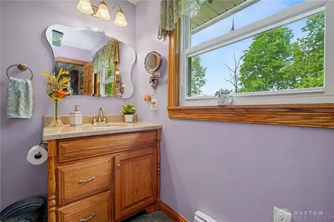 Bath - 2105 Cheviot Hills Dr, Springfield, OH 45505 photo 2 of 7