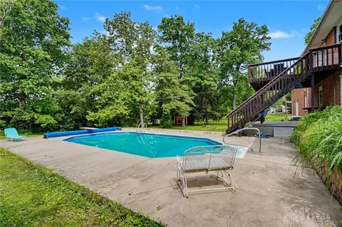 Exterior - 2105 Cheviot Hills Dr, Springfield, OH 45505 photo 9 of 11