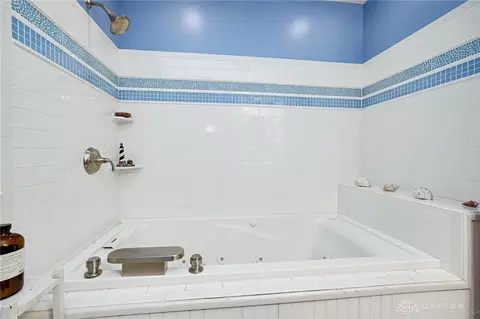 Bath - 2105 Cheviot Hills Dr, Springfield, OH 45505 photo 4 of 7