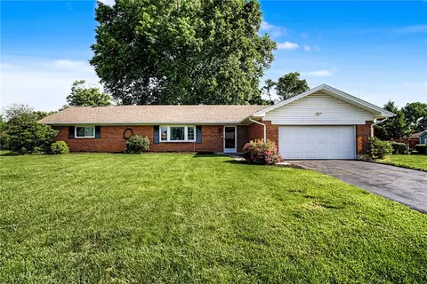 151 Ashford Dr, Centerville, OH 45459