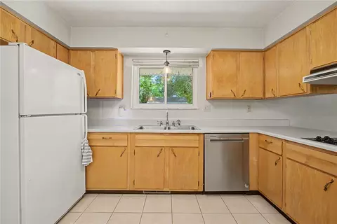 Kitchen - 151 Ashford Dr, Centerville, OH 45459 photo 2 of 5