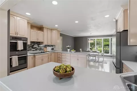 Kitchen - 1511 Lindenhurst Dr, Centerville, OH 45459 photo 2 of 4