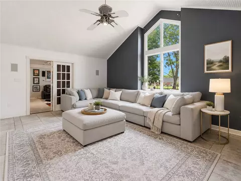 Living - 1511 Lindenhurst Dr, Centerville, OH 45459 photo 3 of 3