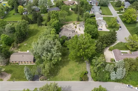View/Area - 1511 Lindenhurst Dr, Centerville, OH 45459 photo 1 of 4