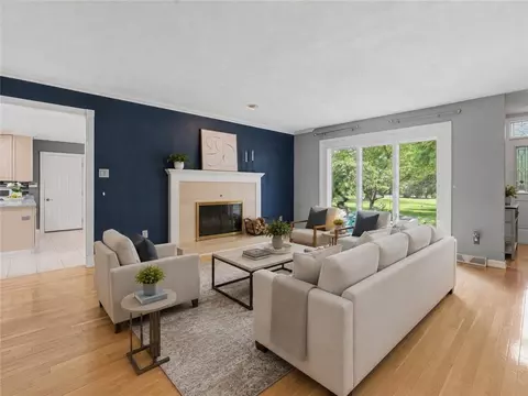 Living - 1511 Lindenhurst Dr, Centerville, OH 45459 photo 1 of 3
