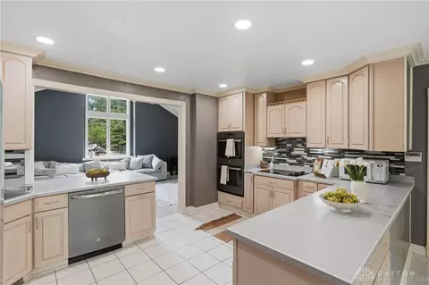 Kitchen - 1511 Lindenhurst Dr, Centerville, OH 45459 photo 1 of 4
