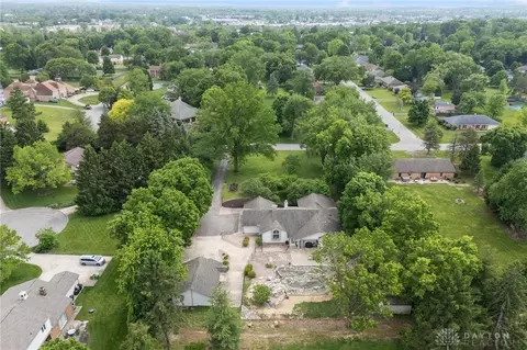 View/Area - 1511 Lindenhurst Dr, Centerville, OH 45459 photo 2 of 4