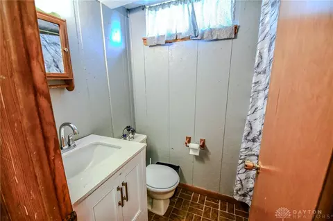 Bath - 1118 Sharewood Ct, Kettering, OH 45429 photo 3 of 3