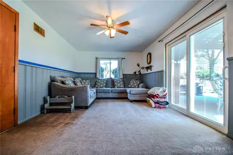 Living - 1118 Sharewood Ct, Kettering, OH 45429 photo 3 of 5