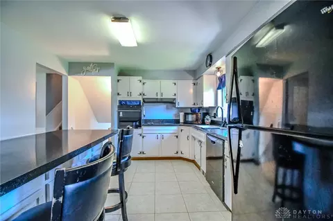 Kitchen - 1118 Sharewood Ct, Kettering, OH 45429 photo 1 of 2
