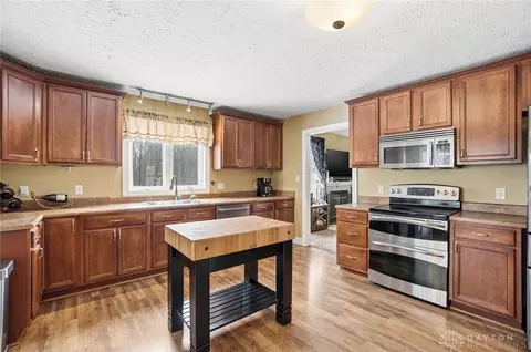 Kitchen - 260 California Ave, Springfield, OH 45505 photo 3 of 5