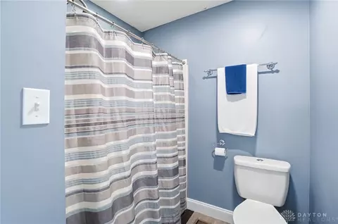 Bath - 260 California Ave, Springfield, OH 45505 photo 6 of 9