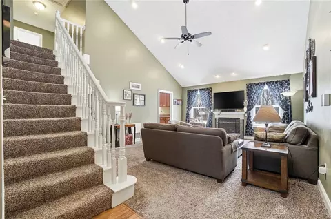 Entry Way - 260 California Ave, Springfield, OH 45505 photo 2 of 7