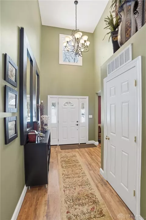Entry Way - 260 California Ave, Springfield, OH 45505 photo 4 of 7
