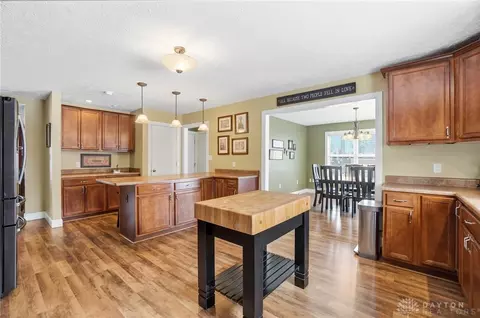 Kitchen - 260 California Ave, Springfield, OH 45505 photo 4 of 5