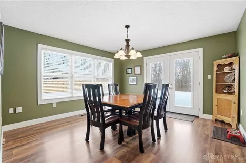 Dining - 260 California Ave, Springfield, OH 45505 photo 1 of 2