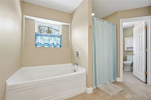Bath - 260 California Ave, Springfield, OH 45505 photo 3 of 9